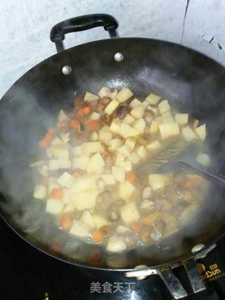 烩肉烹饪艺术，美味佳肴的制作流程